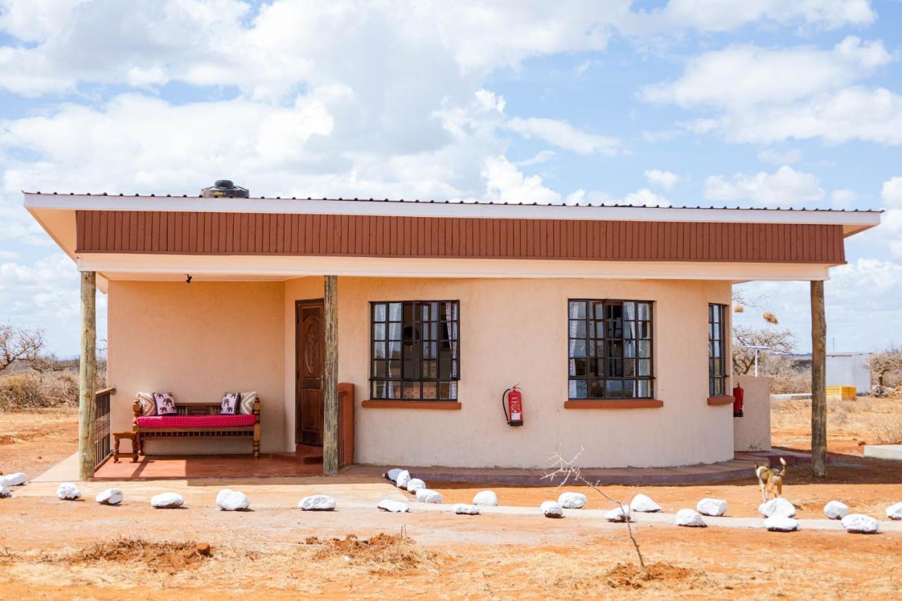 Wild Amboseli Ndovu Cottage. Exterior photo