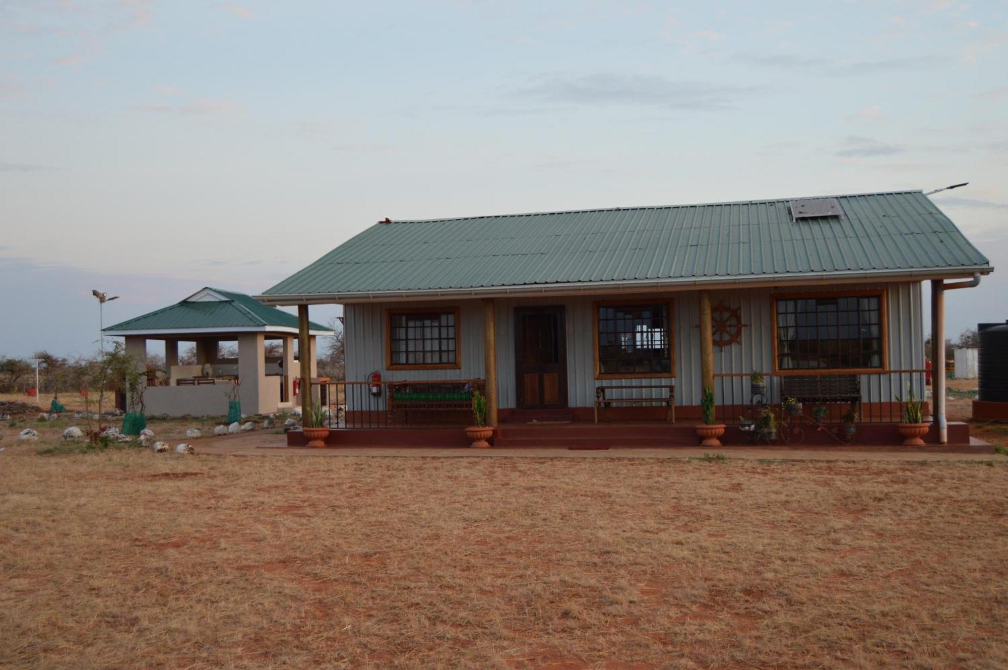 Wild Amboseli Ndovu Cottage. Exterior photo